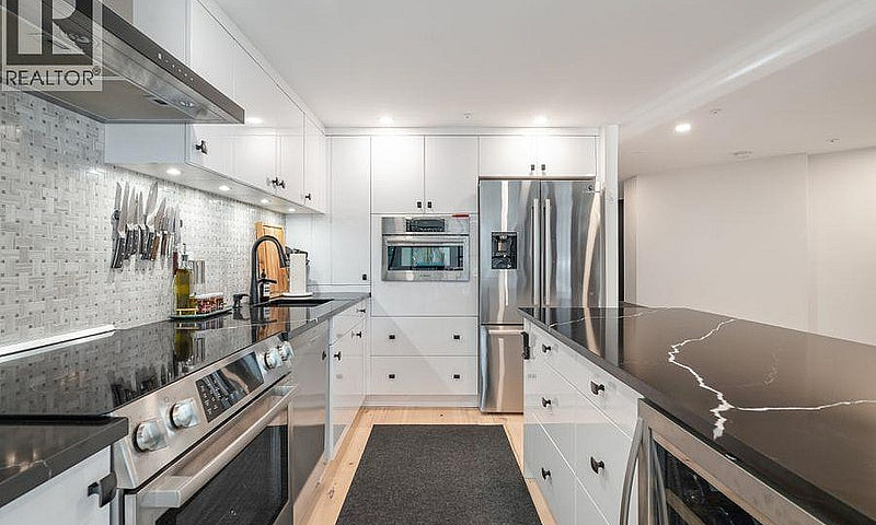 710 1050 Burrard Str...