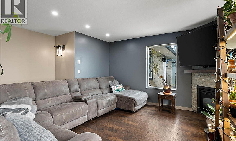 895A Georgeann Road ...