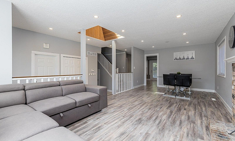 9435 149A Street Sur...