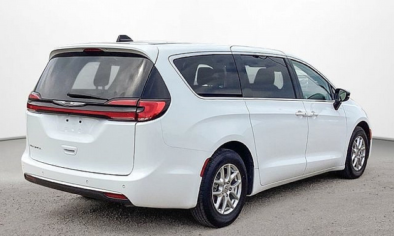 2024 Chrysler Pacifi...