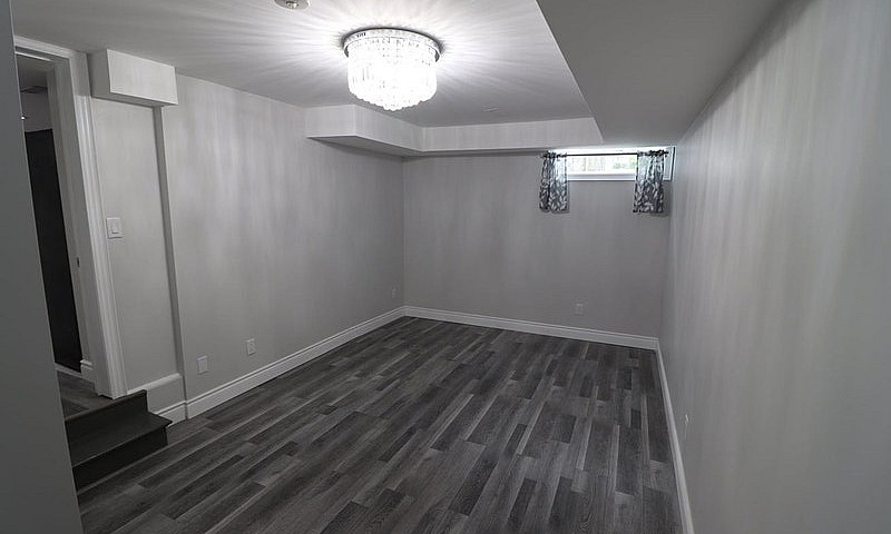 Bright 2 Bedroom Bas...