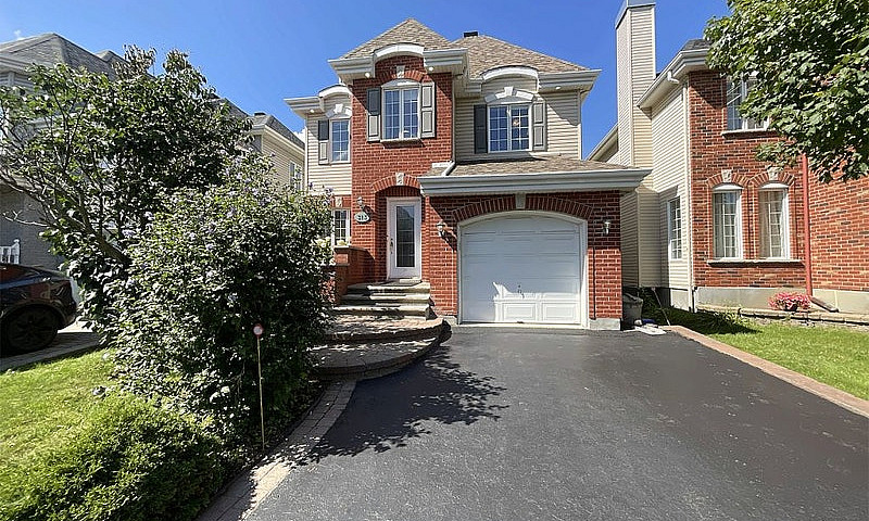 $847,000 - 2 Storey ...