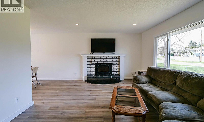 1324 Moffat Avenue Q...