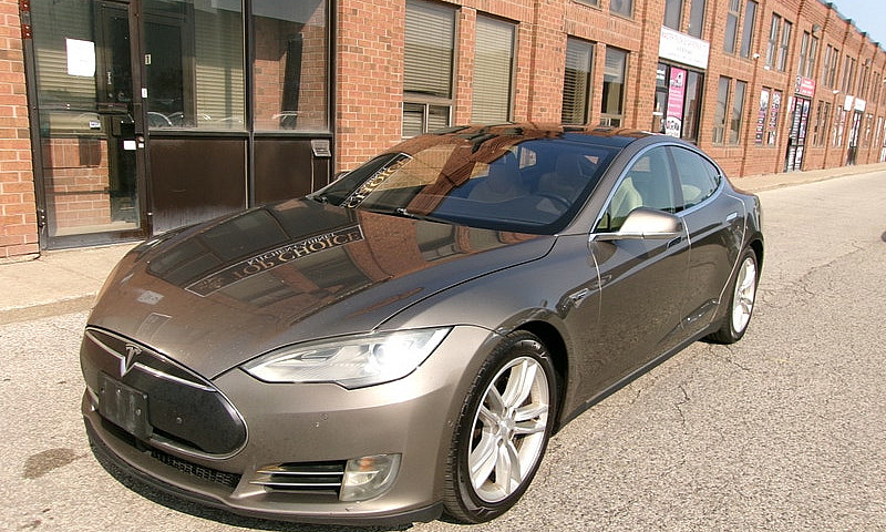 2016 Tesla Model S 9...