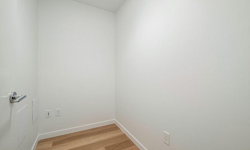 Bright 1Bd Plus Den...