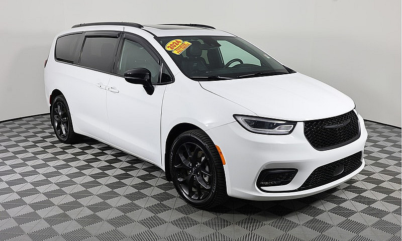 2024 Chrysler Pacifi...