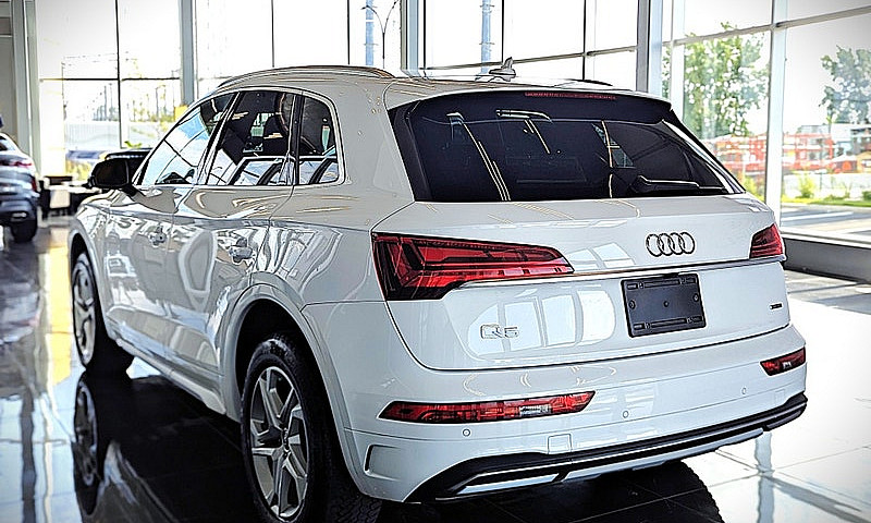 2023 Audi Q5 Komfort...