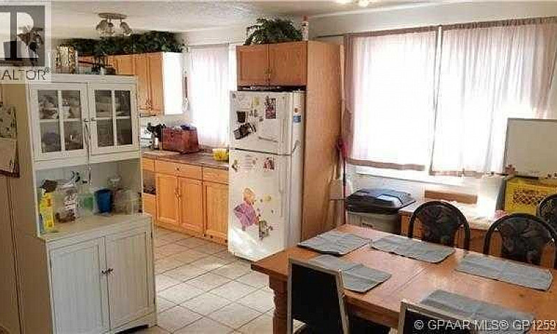 9835 96 Avenue Grand...