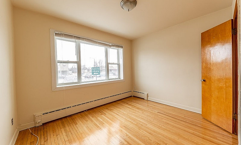 646 Osborne St- Leon...