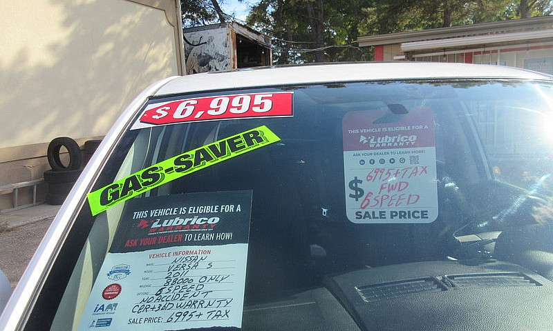 2011 Nissan Versa 1....