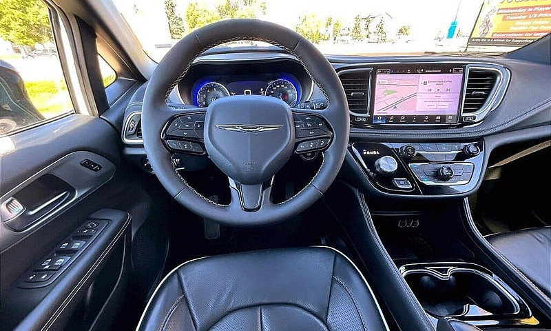 2025 Chrysler Pacifi...