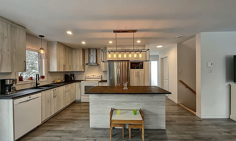 $689,000 - 2 Storey ...