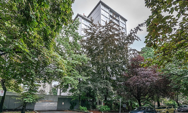 Studio Apartment For...