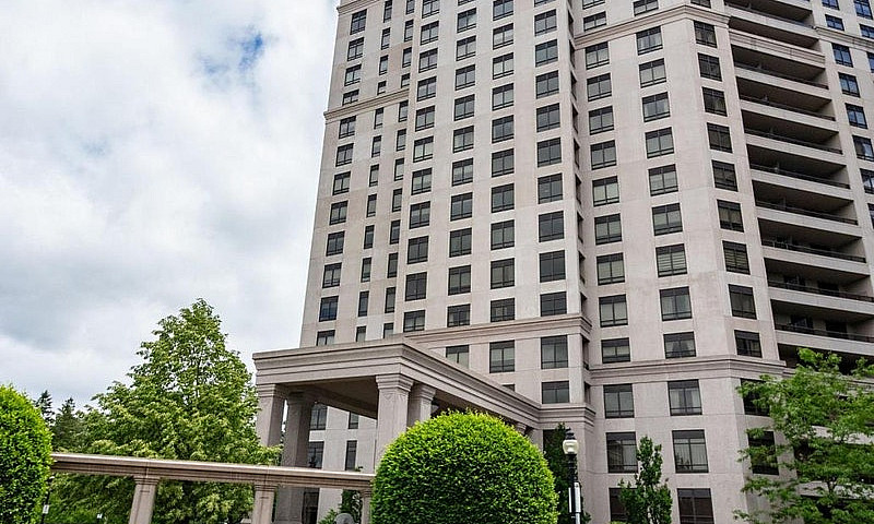 1410 - 9255 Jane Str...