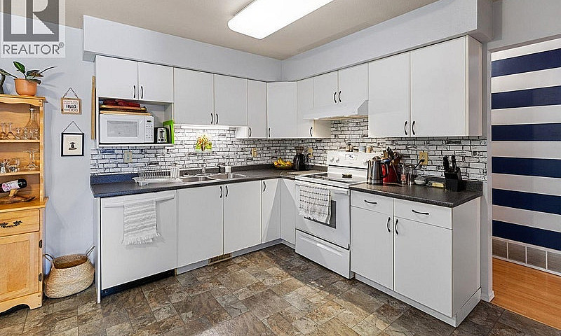 101 3307 Westwood Dr...