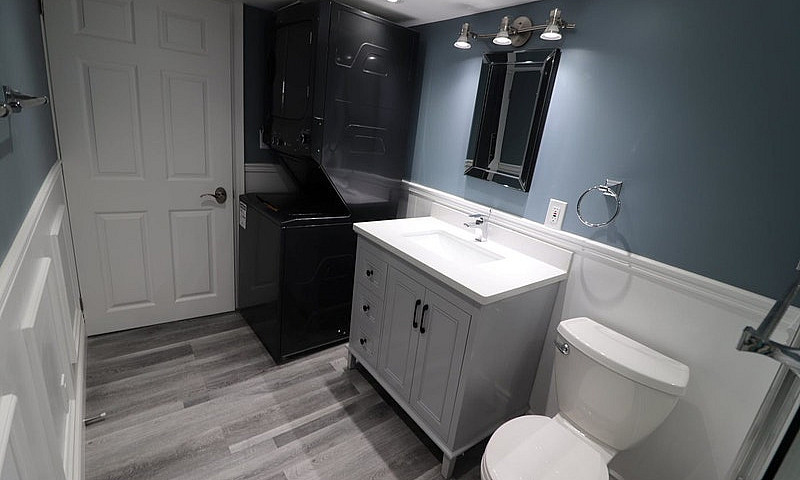 Bright 2 Bedroom Bas...