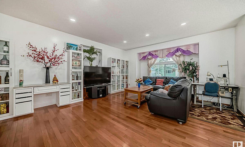 9646-73Ave House For...