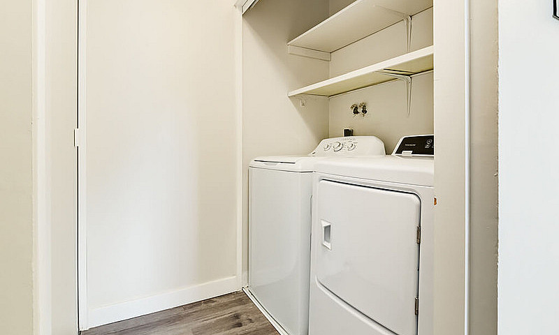 Apartments With In S...
