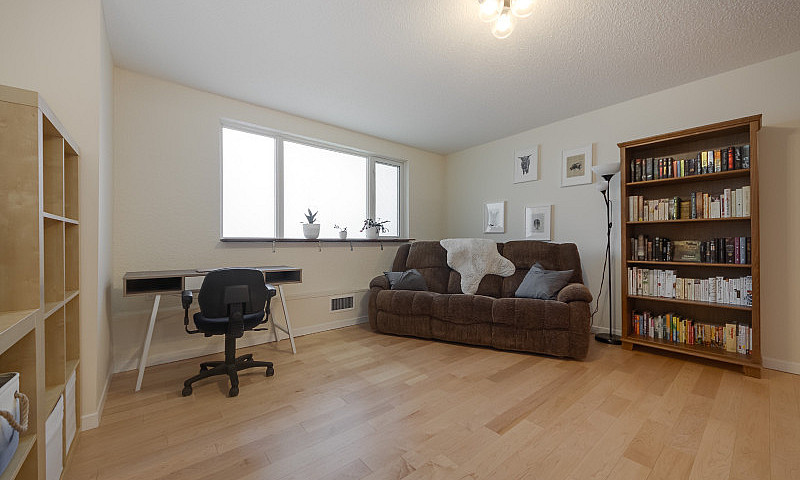 One Bedroom Condo Ne...