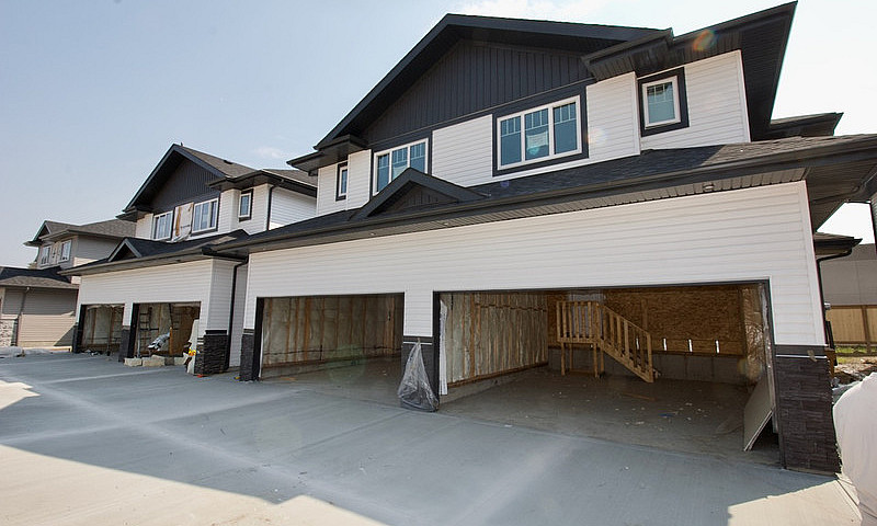 Awentia 3 Bed 2.5 Ba...
