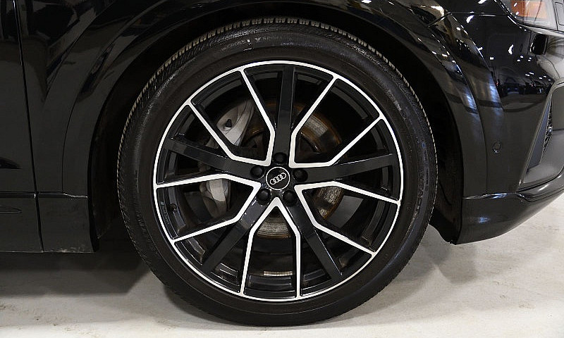 2022 Audi Q8 Technik...