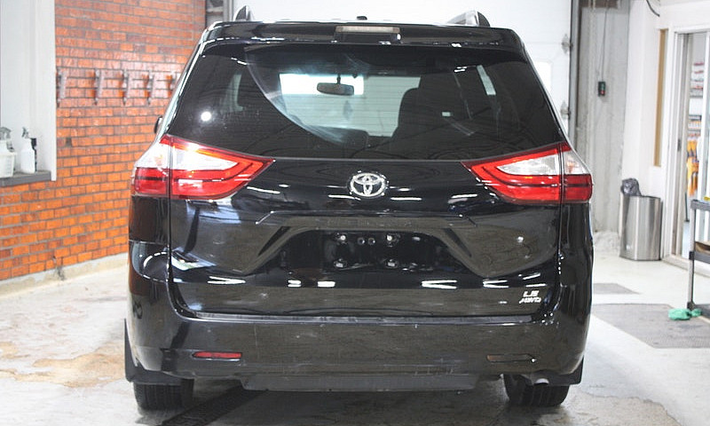 2017 Toyota Sienna L...