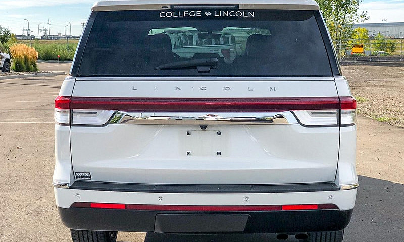 2022 Lincoln Navigat...