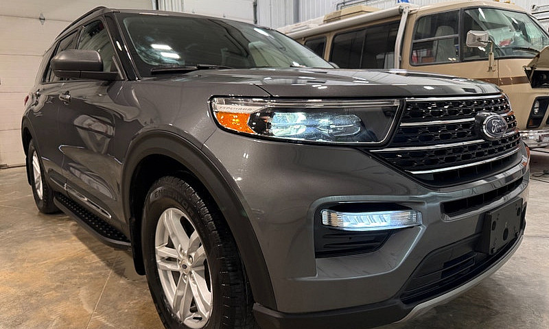 2021 Ford Explorer X...