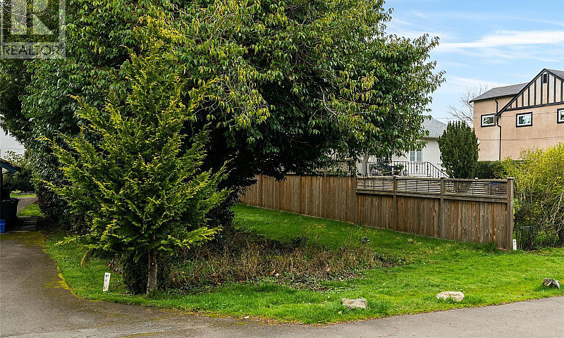 1044 Deal St Oak Bay...