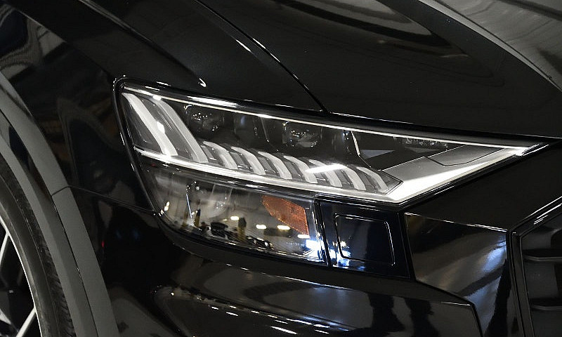 2022 Audi Q8 Technik...