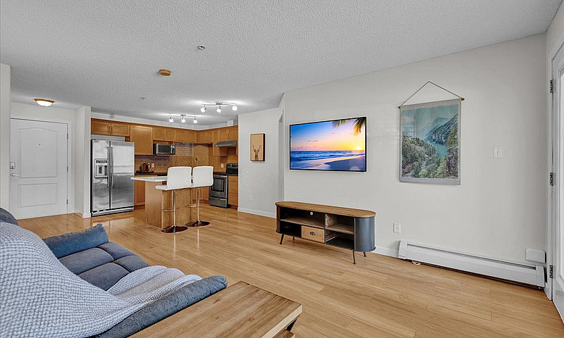 Stylish Condo In Sou...