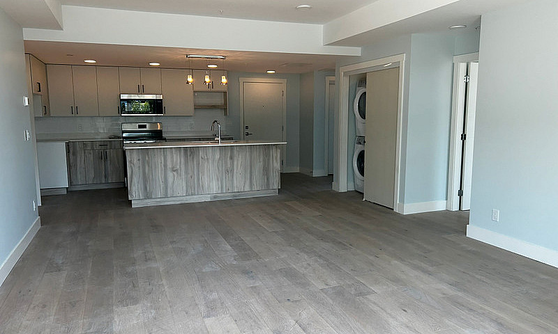 2 Bedroom Plus Den A...