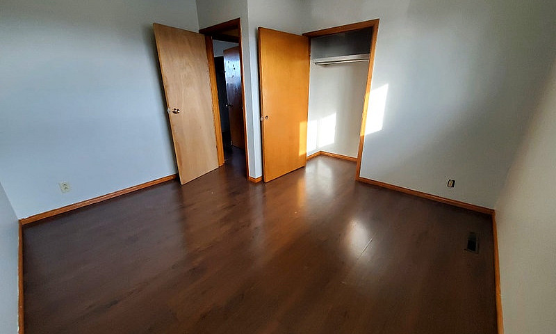 3 Bed, 2 Bath Half D...