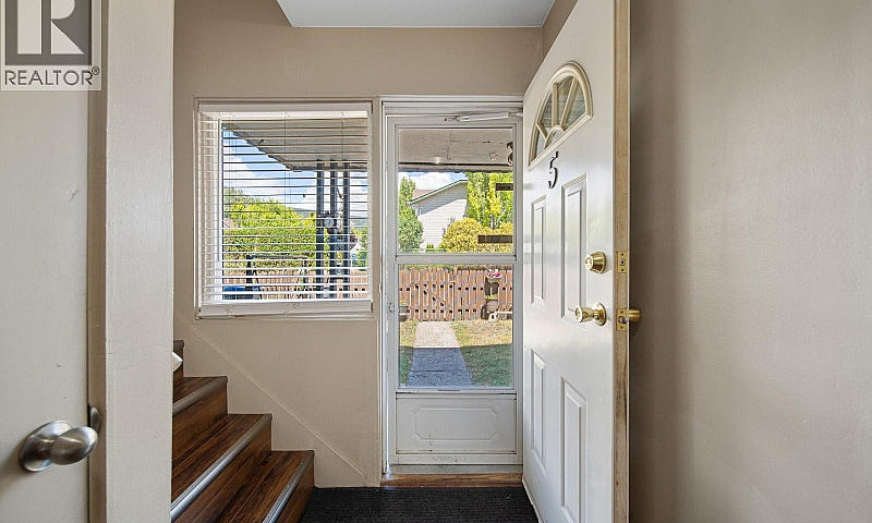 2390 Seyom Crescent ...