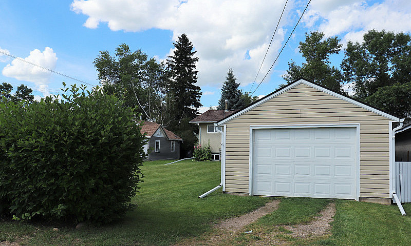 Renovated Bungalow N...
