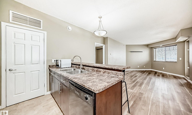 Top-Floor 2 Bed 2 Ba...
