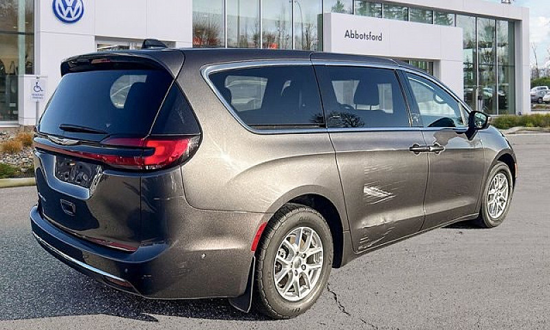 2023 Chrysler Pacifi...