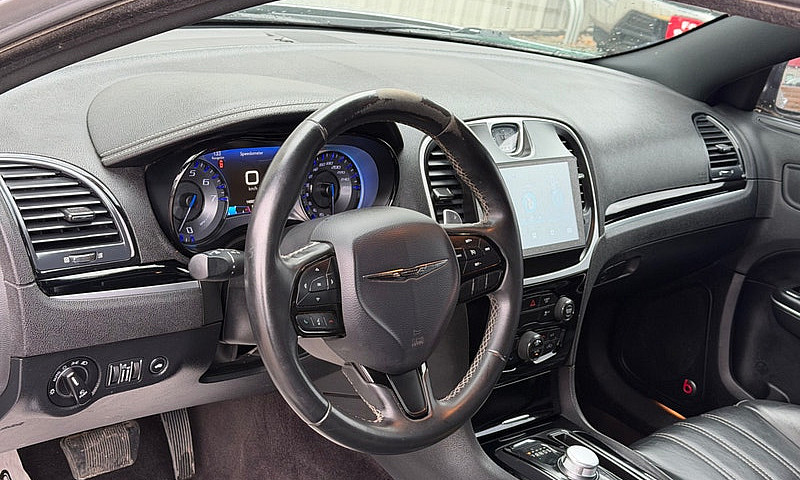 2017 Chrysler 300 4D...