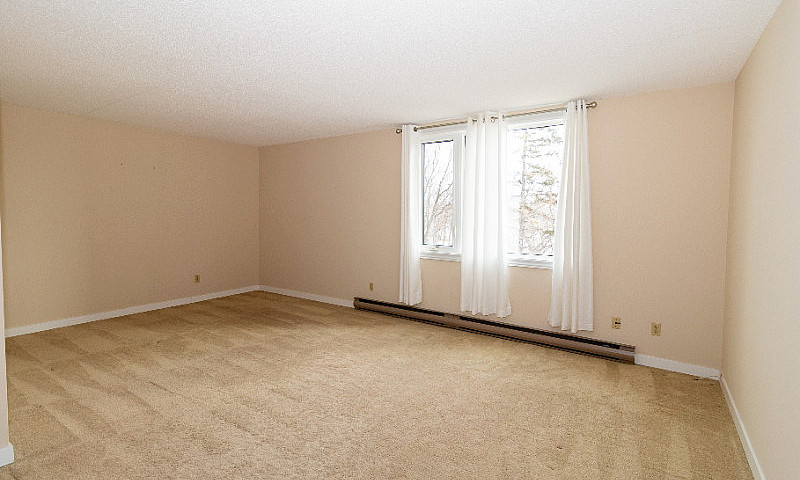 102-916 Cloutier Dr....