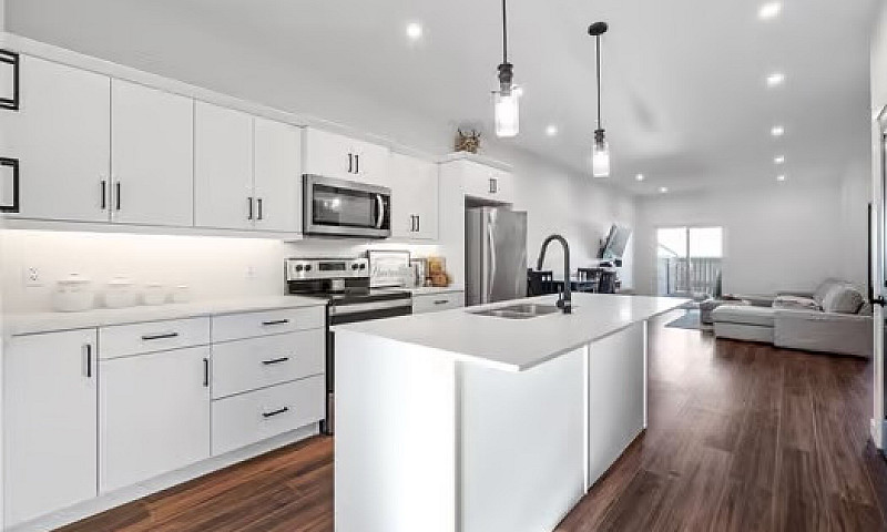 3 Bedroom Bungalow C...