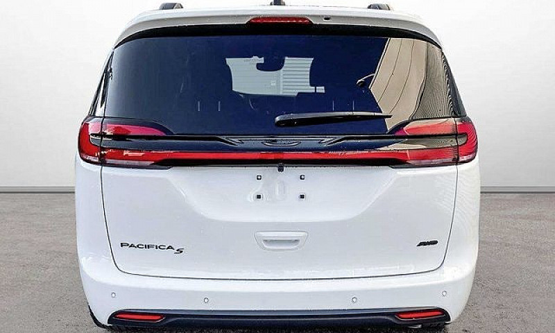 2027 Chrysler Pacifi...