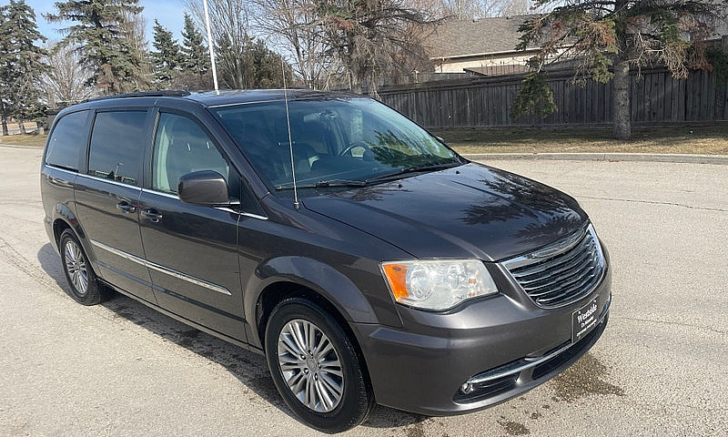 2015 Chrysler Town &...