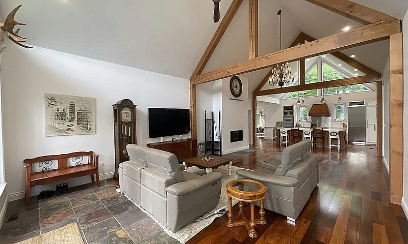 $1,310,000 - Bungalo...