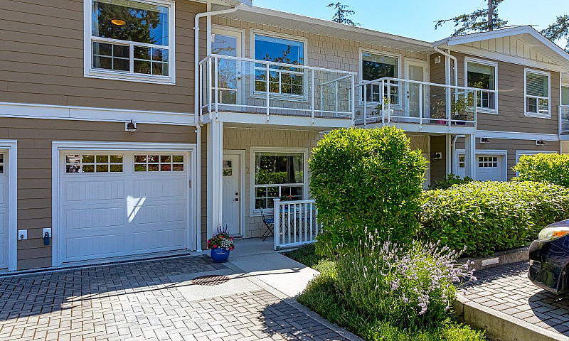Townhome 3 Beds, 4 B...