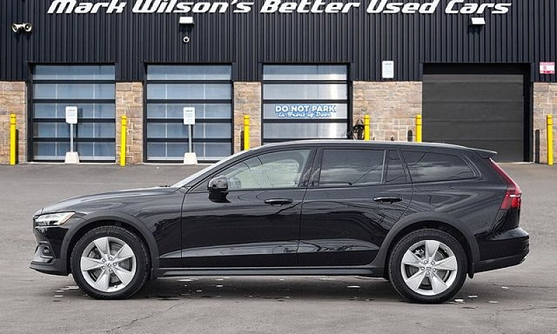 2025 Volvo V60 Cross...