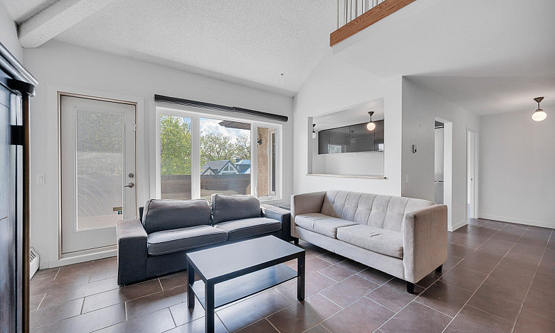 Top Floor End Unit I...