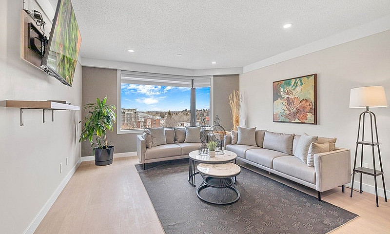 Penthouse 1-Bed + De...