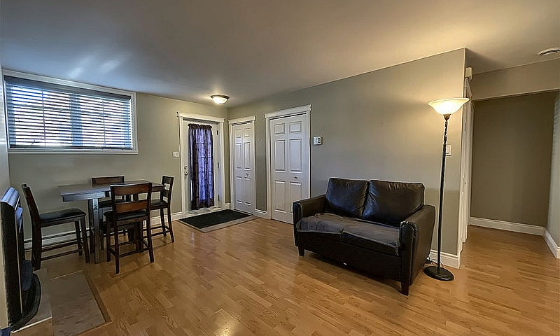 $975,000 - Triplex F...