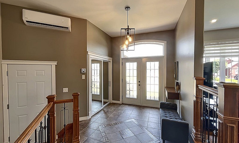 $695,000 - Bungalow ...