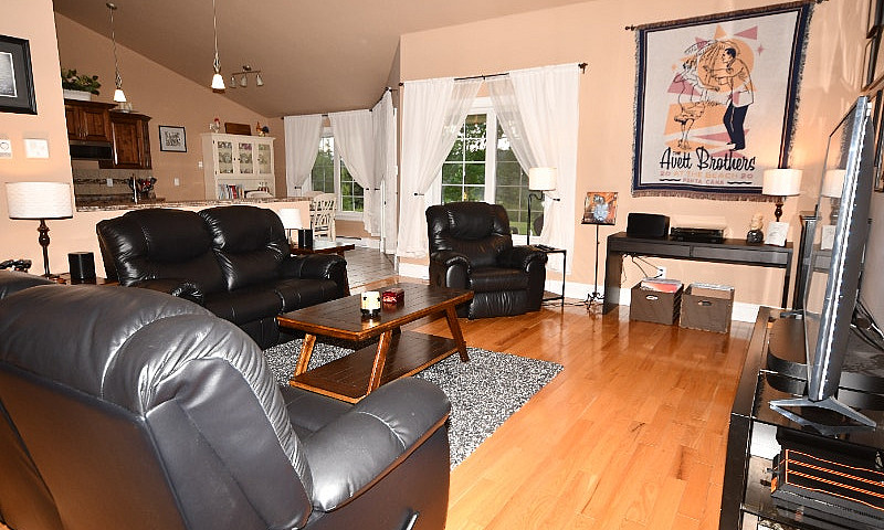 New Listing!! 128 Bo...